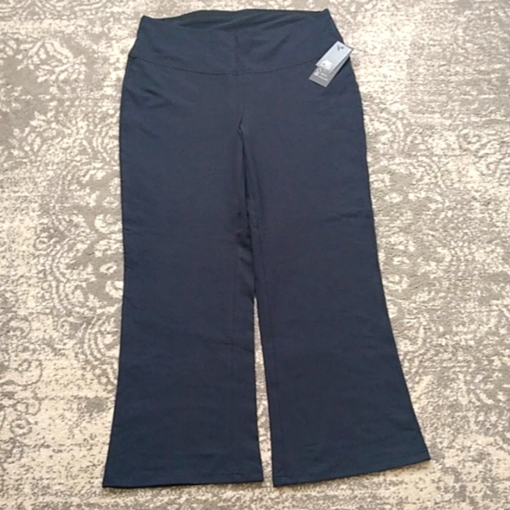 NWT Avenue bootcut legging size 14/16